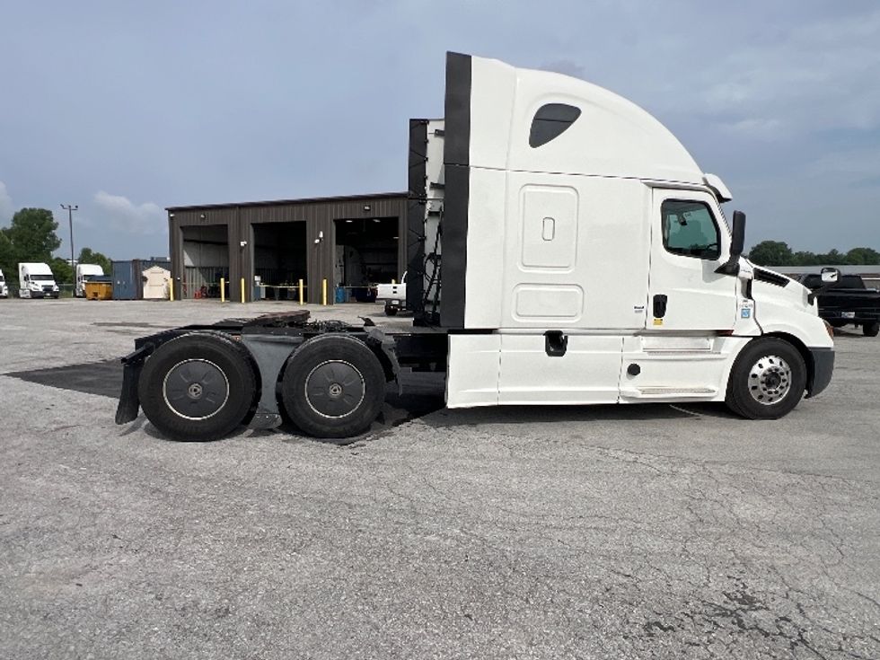 Sleeper Tractor-Heavy Duty Tractors-Freightliner-2020-T12664ST-Sellersburg-IN-568,968\n\t\tmiles-$ 57,000 - Image 8