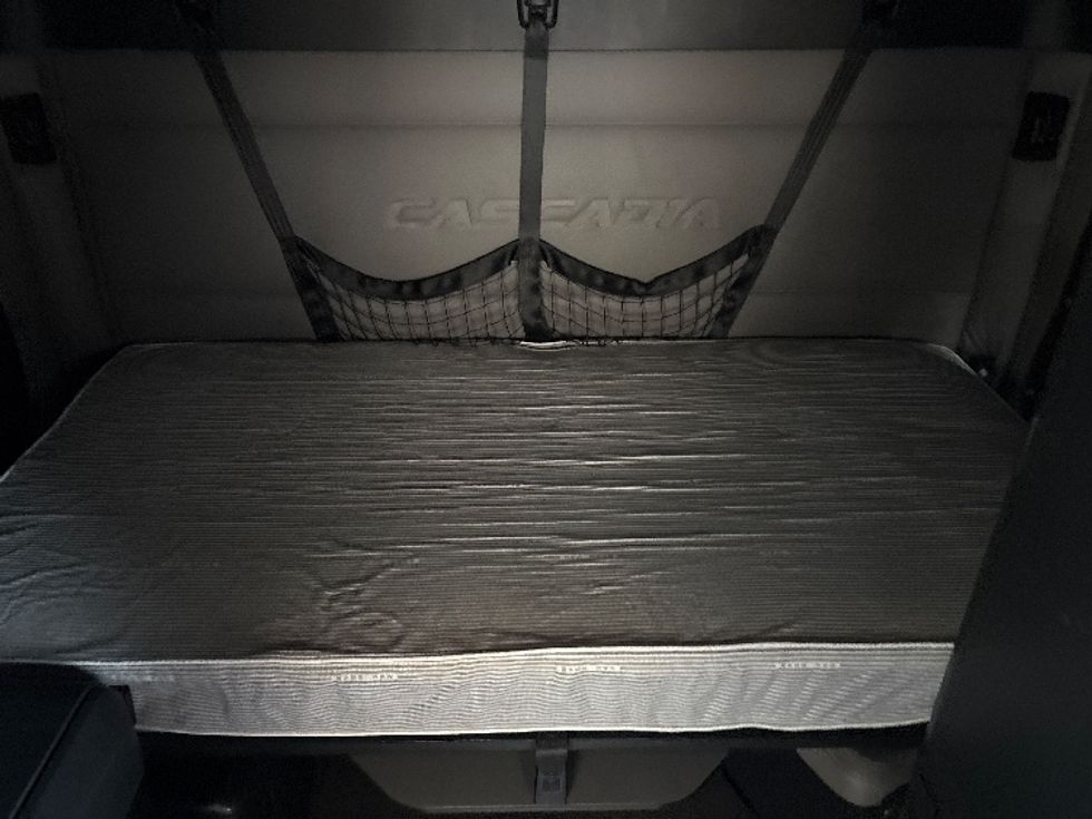 Sleeper Tractor-Heavy Duty Tractors-Freightliner-2020-T12664ST-Sheboygan-WI-458,672\n\t\tmiles-$ 60,000 - Image 17