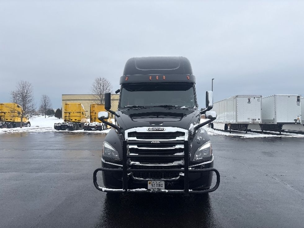 Sleeper Tractor-Heavy Duty Tractors-Freightliner-2020-T12664ST-Sheboygan-WI-458,672\n\t\tmiles-$ 60,000 - Image 2