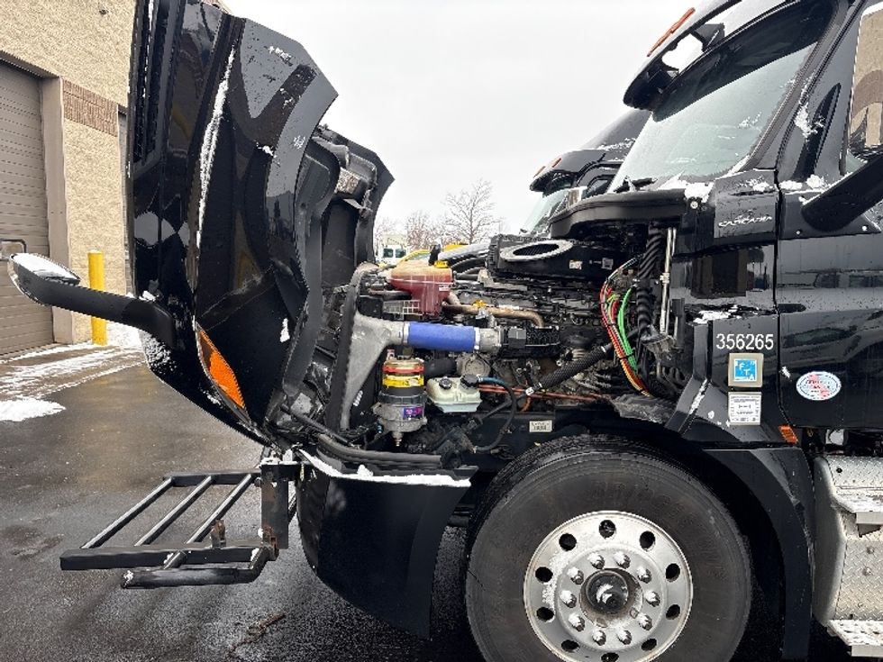 Sleeper Tractor-Heavy Duty Tractors-Freightliner-2020-T12664ST-Sheboygan-WI-458,672\n\t\tmiles-$ 60,000 - Image 21