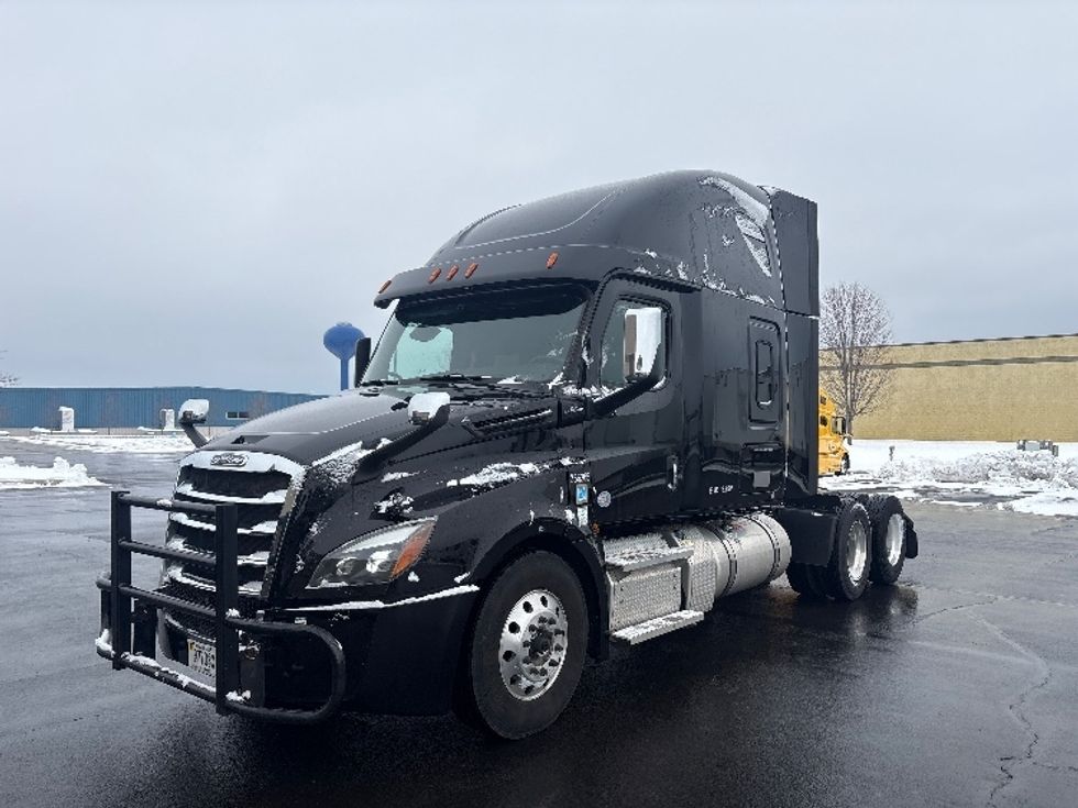 Sleeper Tractor-Heavy Duty Tractors-Freightliner-2020-T12664ST-Sheboygan-WI-458,672\n\t\tmiles-$ 60,000 - Image 3