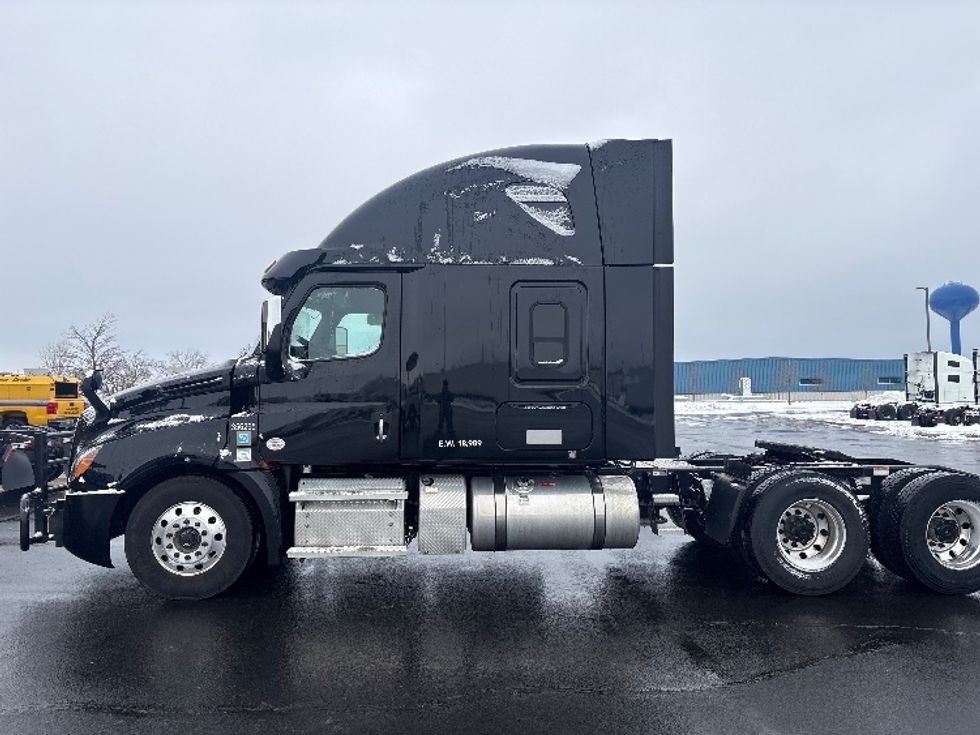 Sleeper Tractor-Heavy Duty Tractors-Freightliner-2020-T12664ST-Sheboygan-WI-458,672\n\t\tmiles-$ 60,000 - Image 4