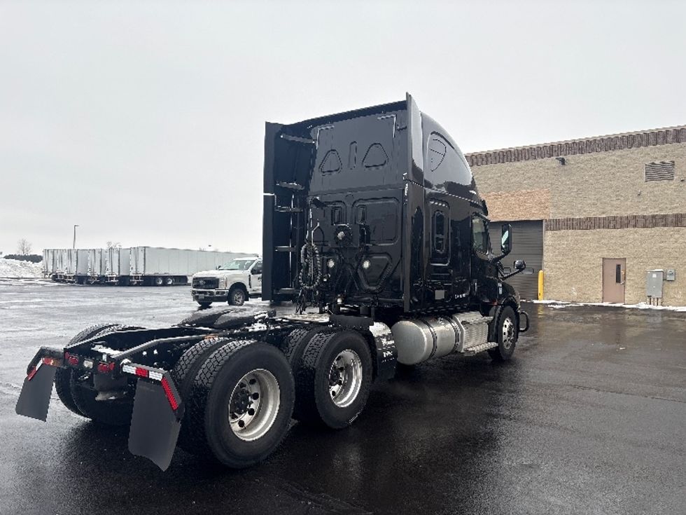 Sleeper Tractor-Heavy Duty Tractors-Freightliner-2020-T12664ST-Sheboygan-WI-458,672\n\t\tmiles-$ 60,000 - Image 7