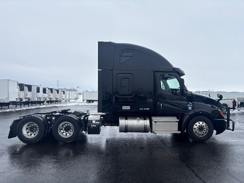 Sleeper Tractor-Heavy Duty Tractors-Freightliner-2020-T12664ST-Sheboygan-WI-458,672\n\t\tmiles-$ 60,000 - Image 8