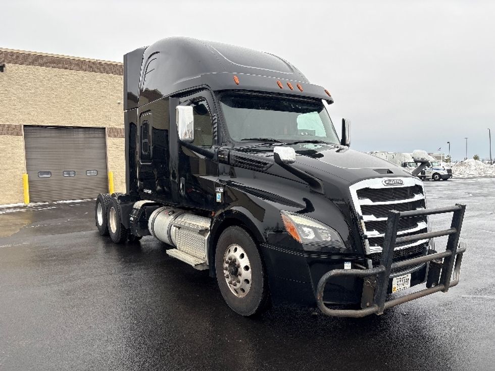 Sleeper Tractor-Heavy Duty Tractors-Freightliner-2020-T12664ST-Sheboygan-WI-549,291\n\t\tmiles-$ 53,250 - Image 1