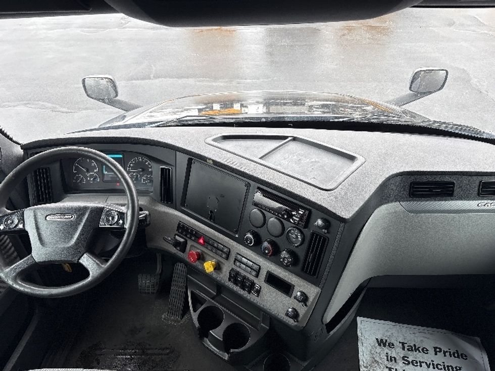 Sleeper Tractor-Heavy Duty Tractors-Freightliner-2020-T12664ST-Sheboygan-WI-549,291\n\t\tmiles-$ 53,250 - Image 12