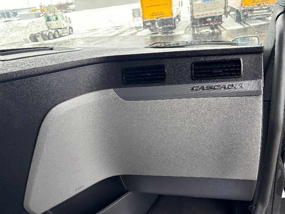 Sleeper Tractor-Heavy Duty Tractors-Freightliner-2020-T12664ST-Sheboygan-WI-549,291\n\t\tmiles-$ 53,250 - Image 14