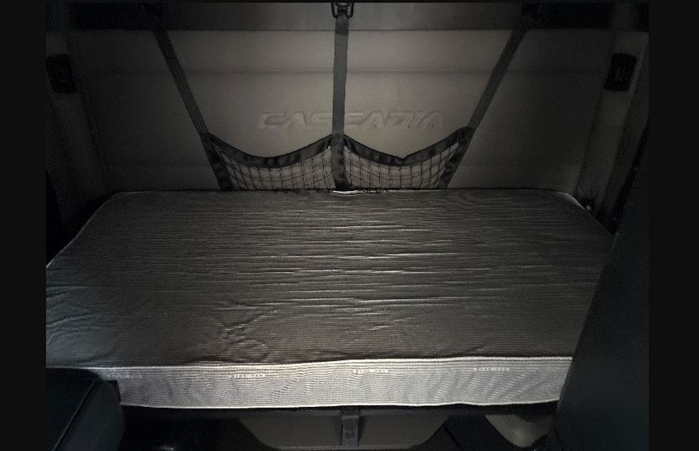 Sleeper Tractor-Heavy Duty Tractors-Freightliner-2020-T12664ST-Sheboygan-WI-549,291\n\t\tmiles-$ 53,250 - Image 16