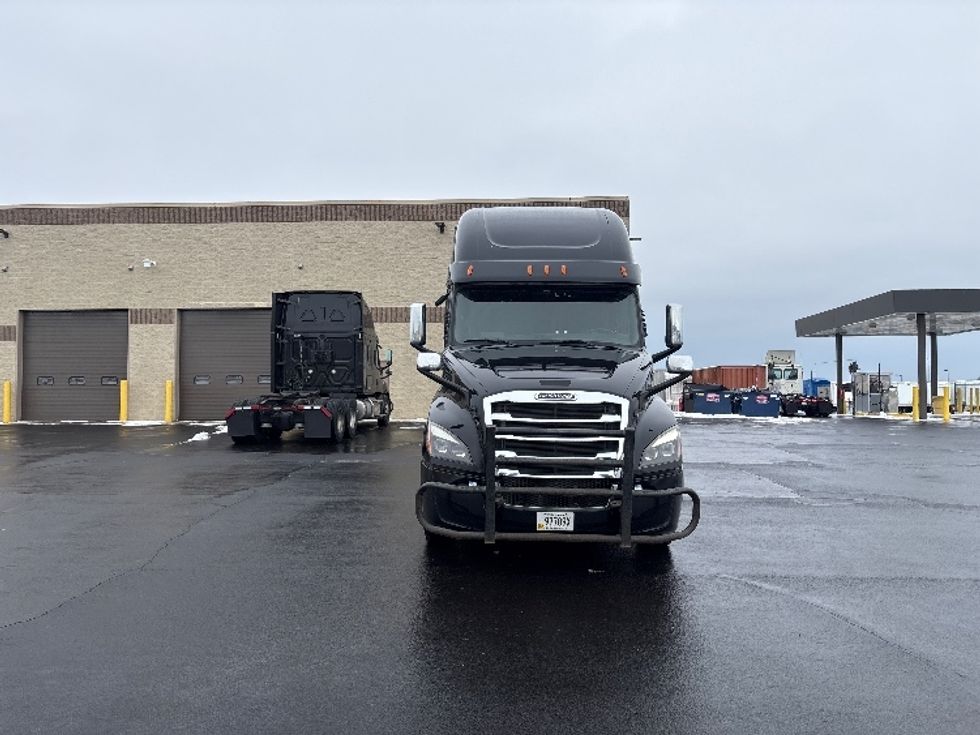 Sleeper Tractor-Heavy Duty Tractors-Freightliner-2020-T12664ST-Sheboygan-WI-549,291\n\t\tmiles-$ 53,250 - Image 2