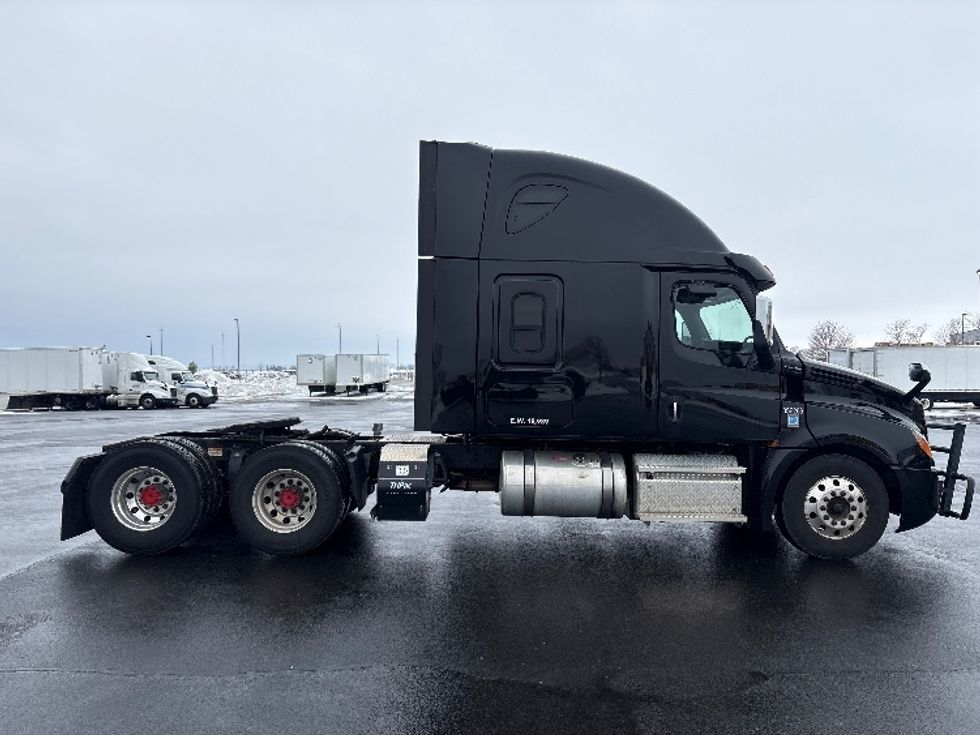 Sleeper Tractor-Heavy Duty Tractors-Freightliner-2020-T12664ST-Sheboygan-WI-549,291\n\t\tmiles-$ 53,250 - Image 8