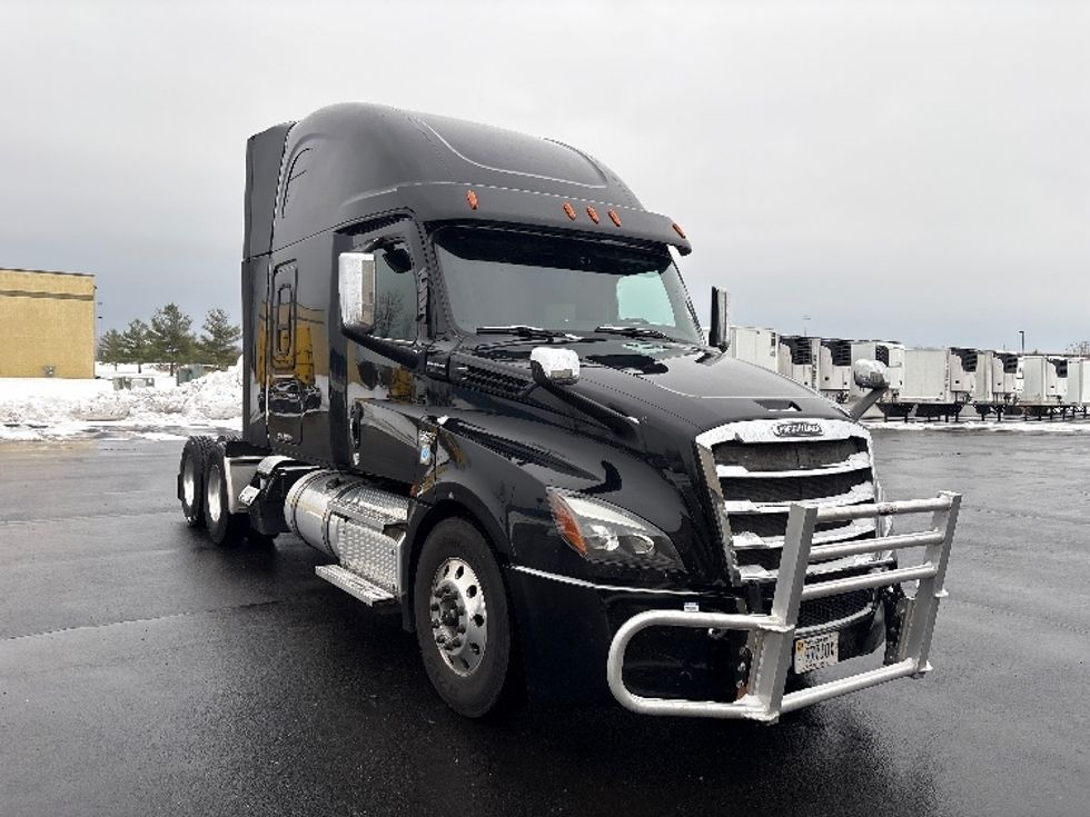 Sleeper Tractor-Heavy Duty Tractors-Freightliner-2020-T12664ST-Sheboygan-WI-638,612\n\t\tmiles-$ 46,750 - Image 1