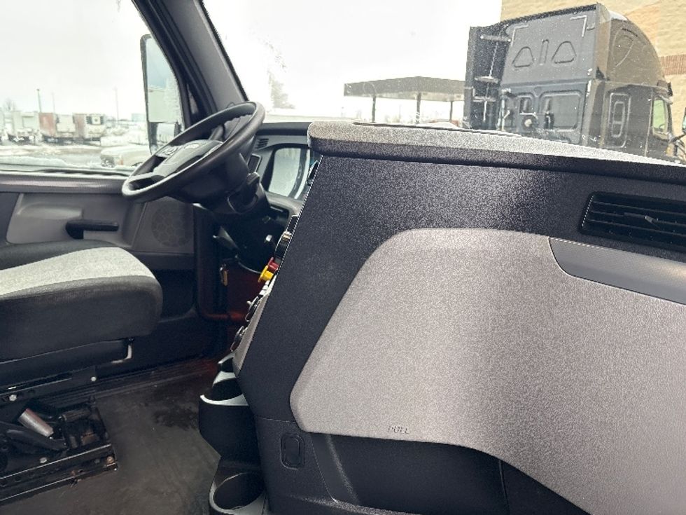 Sleeper Tractor-Heavy Duty Tractors-Freightliner-2020-T12664ST-Sheboygan-WI-638,612\n\t\tmiles-$ 46,750 - Image 15