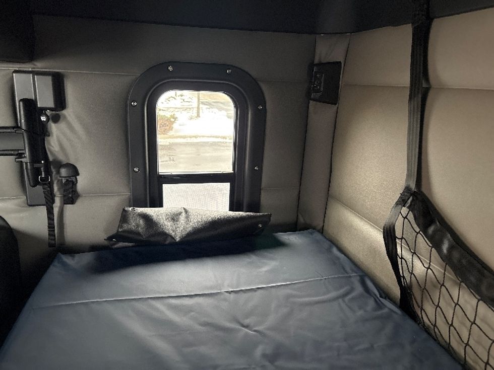 Sleeper Tractor-Heavy Duty Tractors-Freightliner-2020-T12664ST-Sheboygan-WI-638,612\n\t\tmiles-$ 46,750 - Image 18