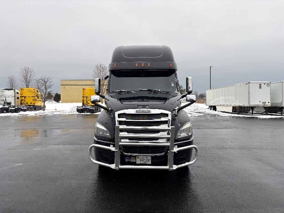 Sleeper Tractor-Heavy Duty Tractors-Freightliner-2020-T12664ST-Sheboygan-WI-638,612\n\t\tmiles-$ 46,750 - Image 2