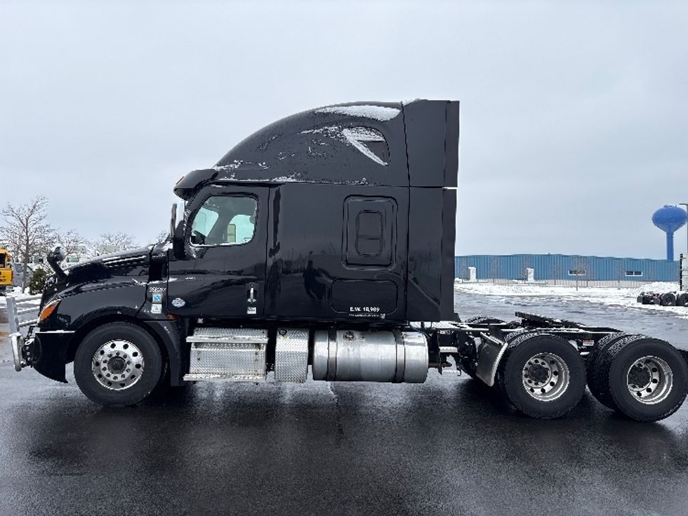 Sleeper Tractor-Heavy Duty Tractors-Freightliner-2020-T12664ST-Sheboygan-WI-638,612\n\t\tmiles-$ 46,750 - Image 4