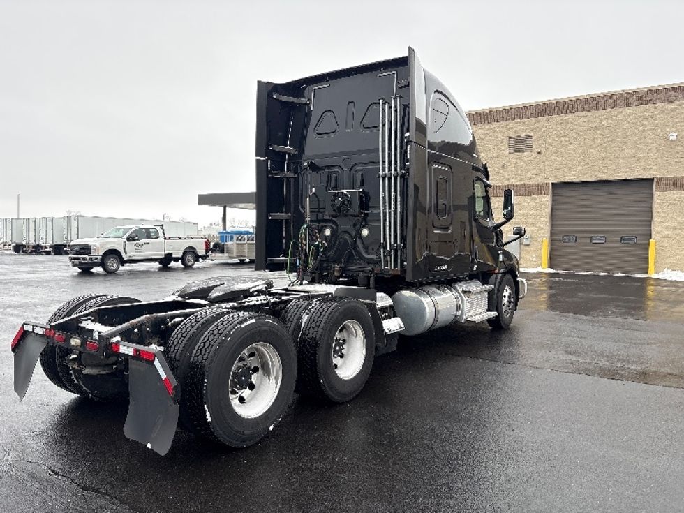 Sleeper Tractor-Heavy Duty Tractors-Freightliner-2020-T12664ST-Sheboygan-WI-638,612\n\t\tmiles-$ 46,750 - Image 7