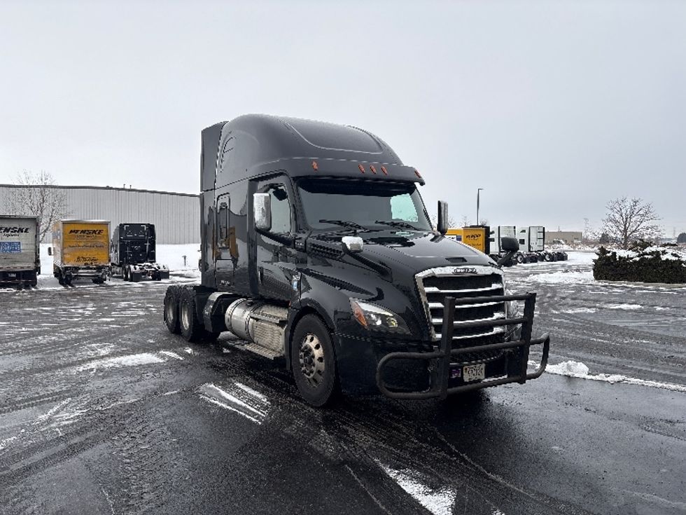 Sleeper Tractor-Heavy Duty Tractors-Freightliner-2020-T12664ST-Sheboygan-WI-647,028\n\t\tmiles-$ 46,250 - Image 1