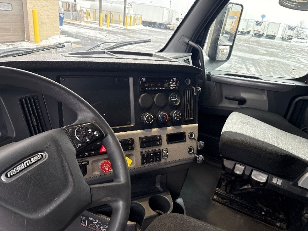 Sleeper Tractor-Heavy Duty Tractors-Freightliner-2020-T12664ST-Sheboygan-WI-647,028\n\t\tmiles-$ 46,250 - Image 10