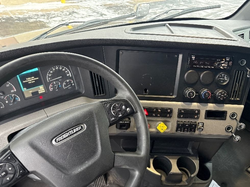 Sleeper Tractor-Heavy Duty Tractors-Freightliner-2020-T12664ST-Sheboygan-WI-647,028\n\t\tmiles-$ 46,250 - Image 11