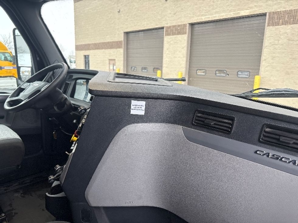 Sleeper Tractor-Heavy Duty Tractors-Freightliner-2020-T12664ST-Sheboygan-WI-647,028\n\t\tmiles-$ 46,250 - Image 15