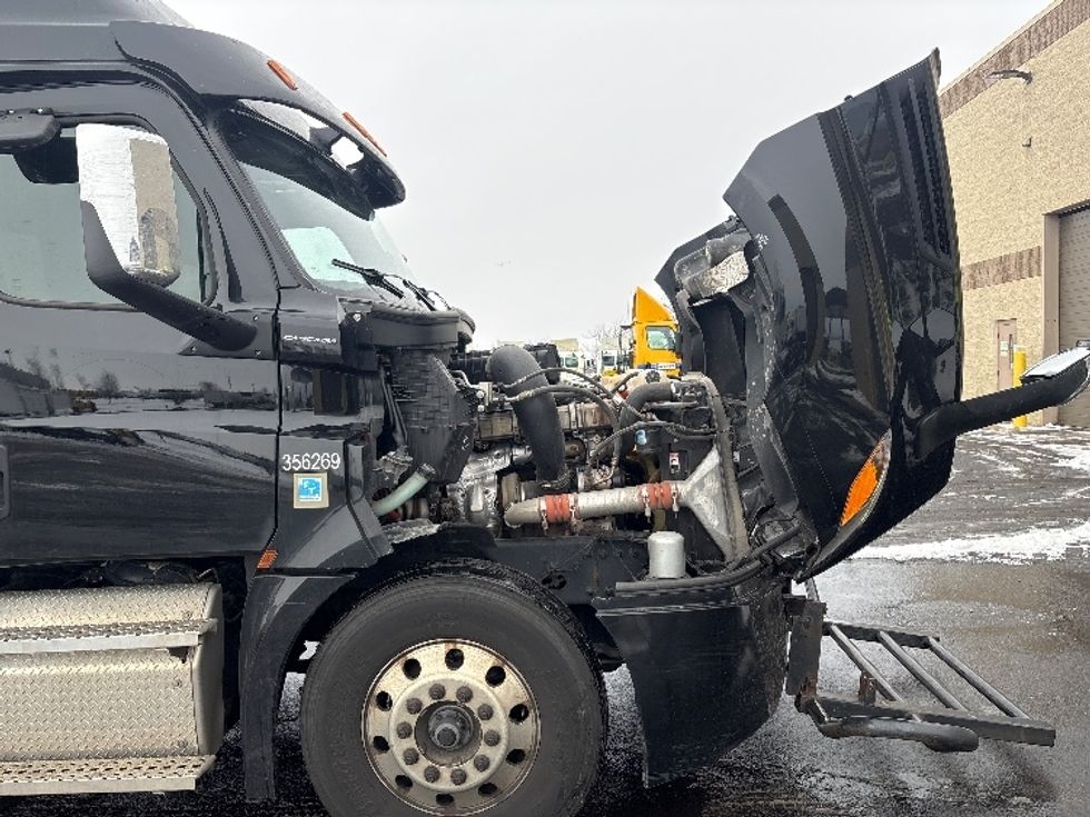 Sleeper Tractor-Heavy Duty Tractors-Freightliner-2020-T12664ST-Sheboygan-WI-647,028\n\t\tmiles-$ 46,250 - Image 20