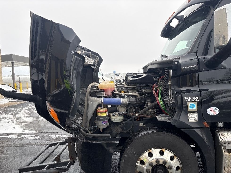 Sleeper Tractor-Heavy Duty Tractors-Freightliner-2020-T12664ST-Sheboygan-WI-647,028\n\t\tmiles-$ 46,250 - Image 21