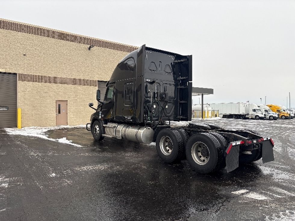 Sleeper Tractor-Heavy Duty Tractors-Freightliner-2020-T12664ST-Sheboygan-WI-647,028\n\t\tmiles-$ 46,250 - Image 5