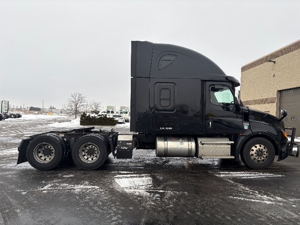 Sleeper Tractor-Heavy Duty Tractors-Freightliner-2020-T12664ST-Sheboygan-WI-647,028\n\t\tmiles-$ 46,250 - Image 8