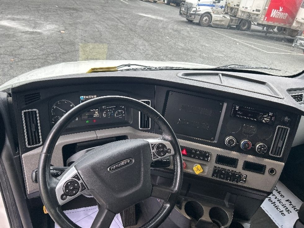 Sleeper Tractor-Heavy Duty Tractors-Freightliner-2020-T12664ST-South Bend-IN-436,718\n\t\tmiles-$ 62,000 - Image 11