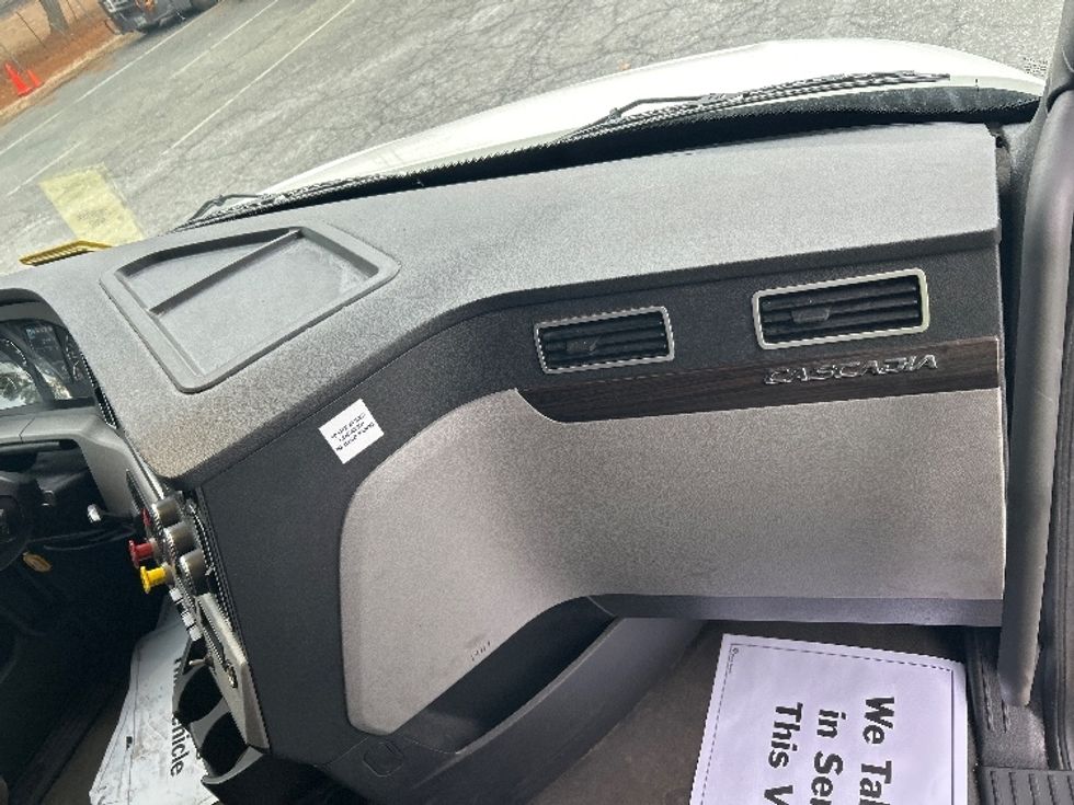 Sleeper Tractor-Heavy Duty Tractors-Freightliner-2020-T12664ST-South Bend-IN-436,718\n\t\tmiles-$ 62,000 - Image 14