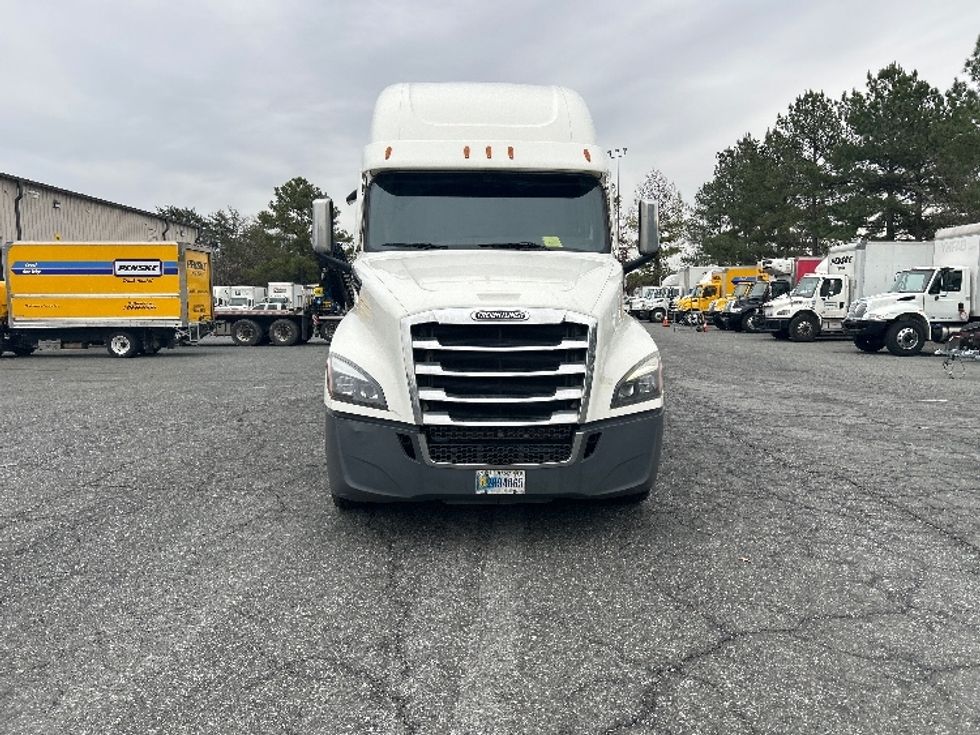 Sleeper Tractor-Heavy Duty Tractors-Freightliner-2020-T12664ST-South Bend-IN-436,718\n\t\tmiles-$ 62,000 - Image 2