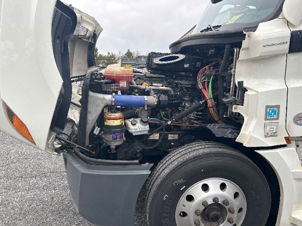 Sleeper Tractor-Heavy Duty Tractors-Freightliner-2020-T12664ST-South Bend-IN-436,718\n\t\tmiles-$ 62,000 - Image 21