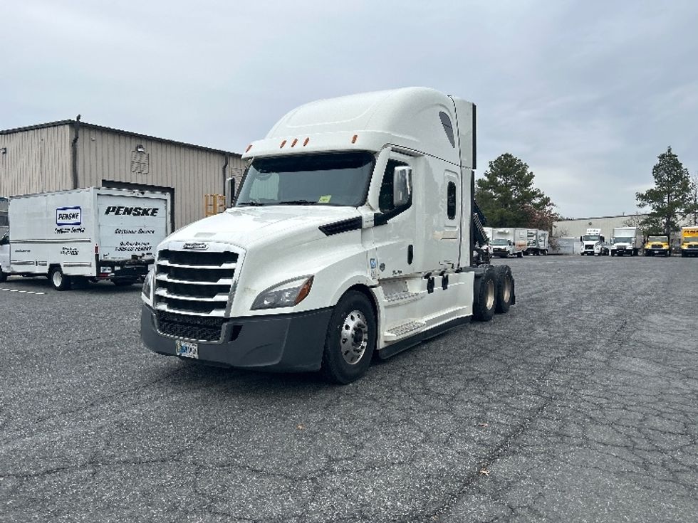 Sleeper Tractor-Heavy Duty Tractors-Freightliner-2020-T12664ST-South Bend-IN-436,718\n\t\tmiles-$ 62,000 - Image 3