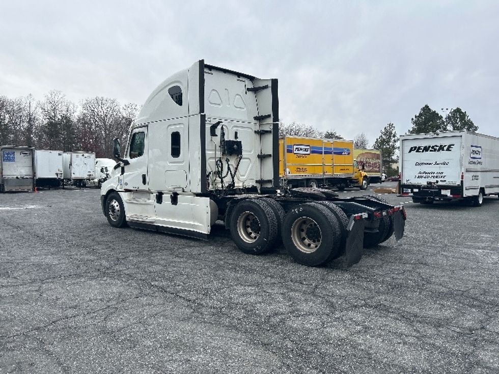 Sleeper Tractor-Heavy Duty Tractors-Freightliner-2020-T12664ST-South Bend-IN-436,718\n\t\tmiles-$ 62,000 - Image 5