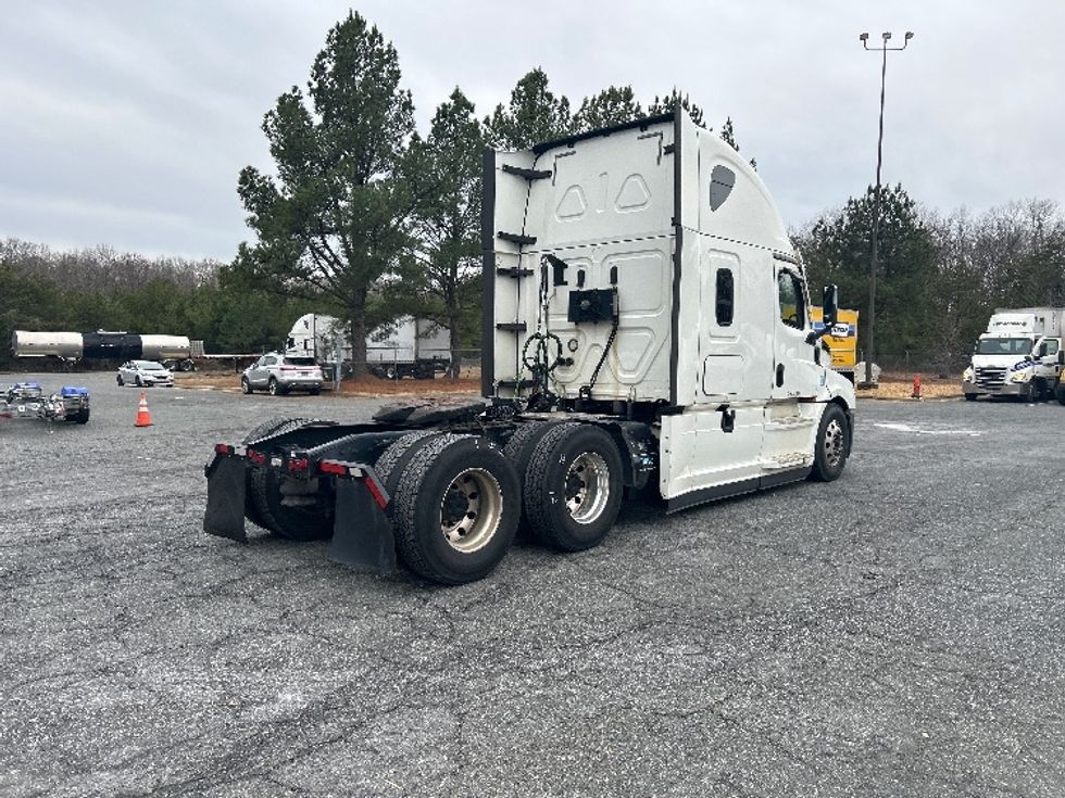 Sleeper Tractor-Heavy Duty Tractors-Freightliner-2020-T12664ST-South Bend-IN-436,718\n\t\tmiles-$ 62,000 - Image 7