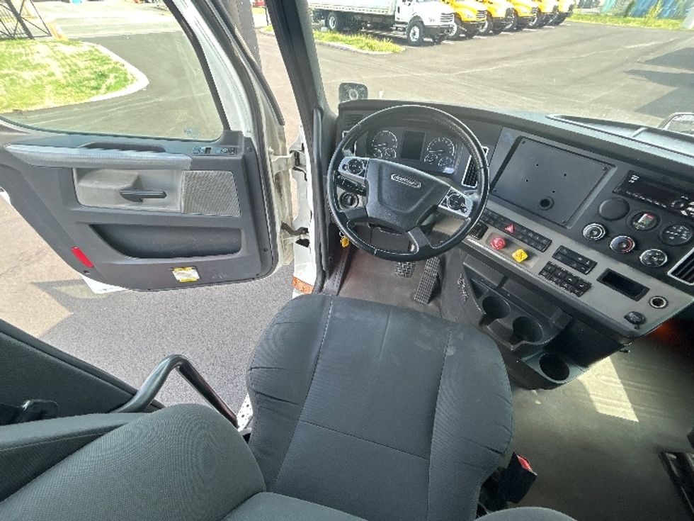 Sleeper Tractor-Heavy Duty Tractors-Freightliner-2020-T12664ST-South Plainfield-NJ-257,474\n\t\tmiles-$ 76,000 - Image 11