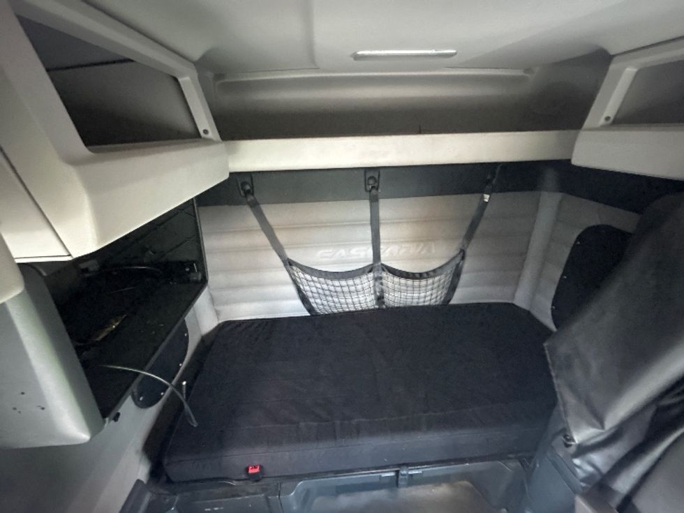 Sleeper Tractor-Heavy Duty Tractors-Freightliner-2020-T12664ST-South Plainfield-NJ-257,474\n\t\tmiles-$ 76,000 - Image 16