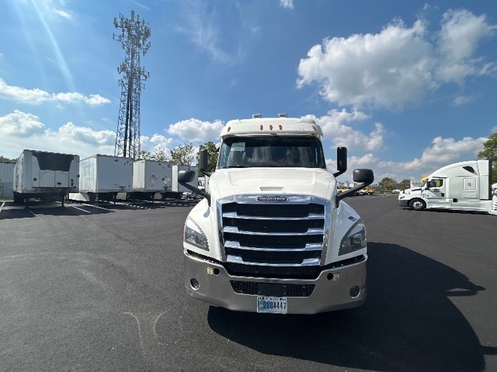 Sleeper Tractor-Heavy Duty Tractors-Freightliner-2020-T12664ST-South Plainfield-NJ-257,474\n\t\tmiles-$ 76,000 - Image 2