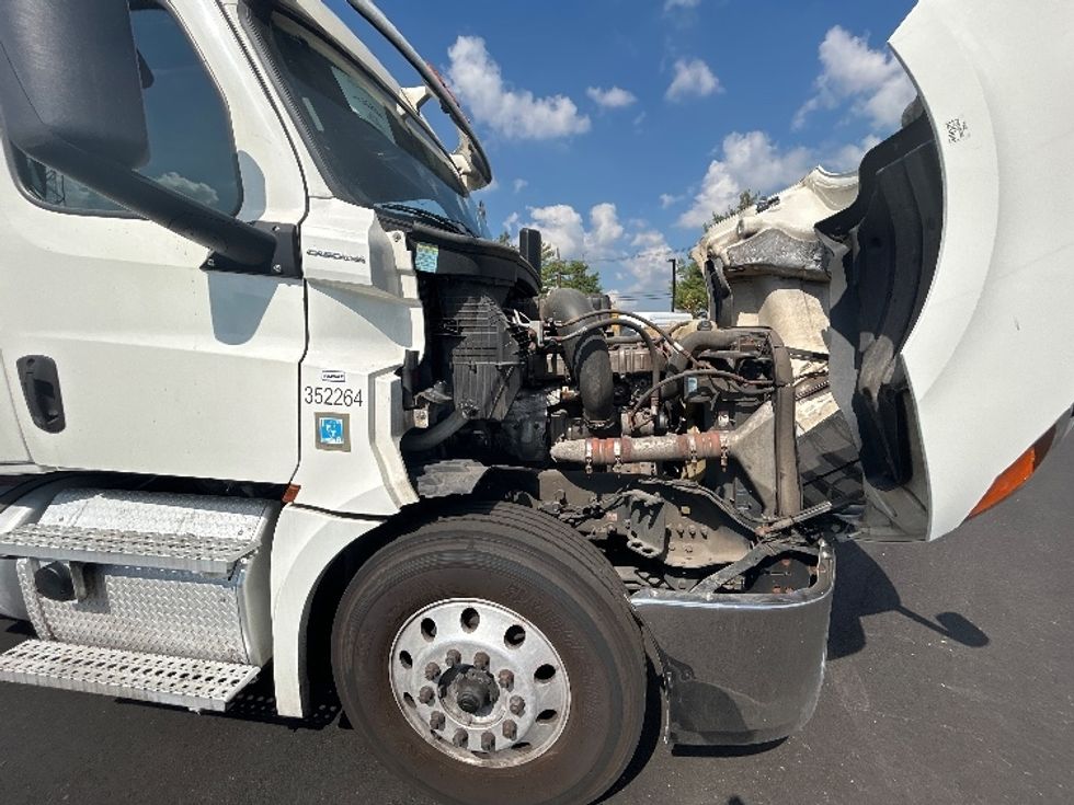 Sleeper Tractor-Heavy Duty Tractors-Freightliner-2020-T12664ST-South Plainfield-NJ-257,474\n\t\tmiles-$ 76,000 - Image 20