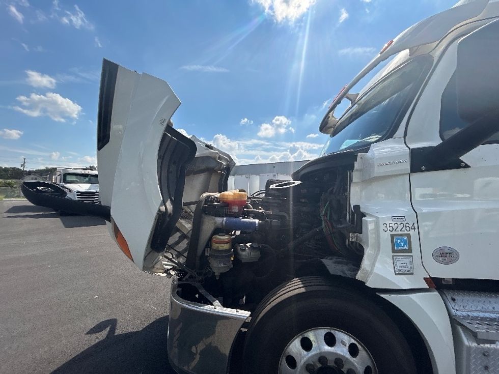 Sleeper Tractor-Heavy Duty Tractors-Freightliner-2020-T12664ST-South Plainfield-NJ-257,474\n\t\tmiles-$ 76,000 - Image 21