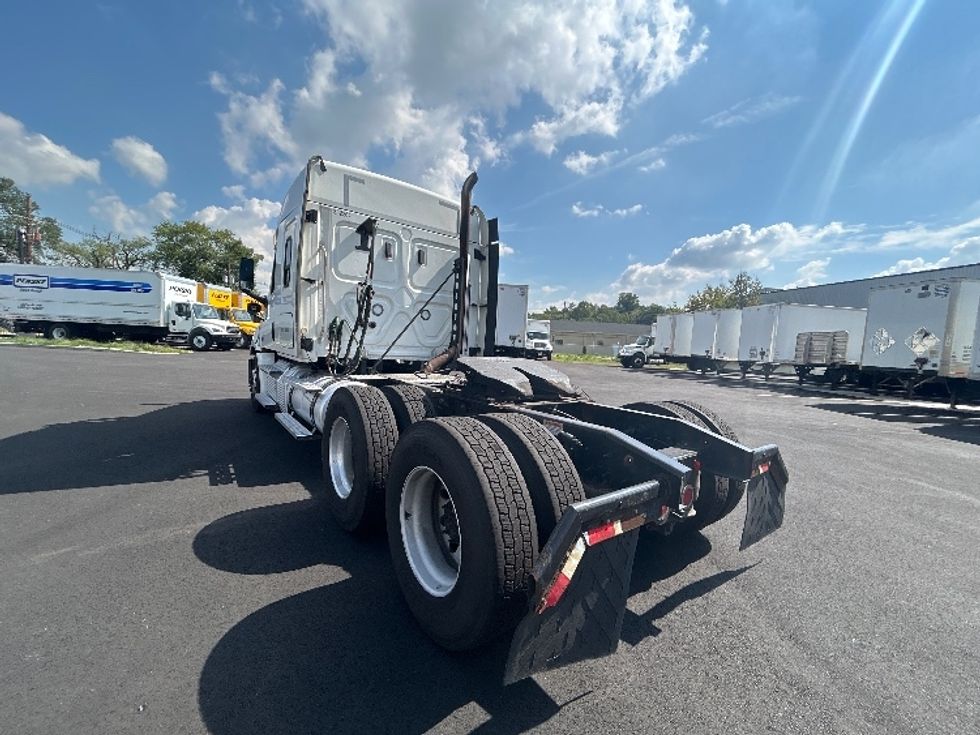 Sleeper Tractor-Heavy Duty Tractors-Freightliner-2020-T12664ST-South Plainfield-NJ-257,474\n\t\tmiles-$ 76,000 - Image 5