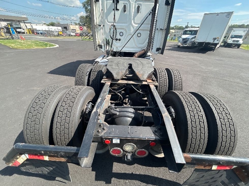 Sleeper Tractor-Heavy Duty Tractors-Freightliner-2020-T12664ST-South Plainfield-NJ-257,474\n\t\tmiles-$ 76,000 - Image 6