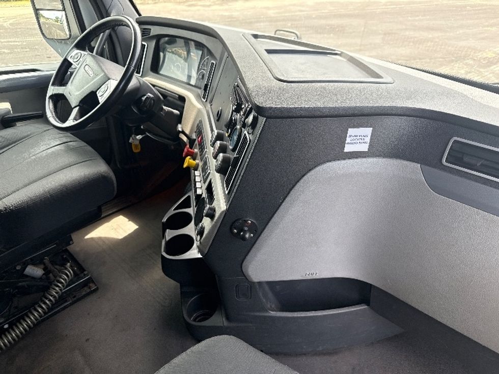 Sleeper Tractor-Heavy Duty Tractors-Freightliner-2020-T12664ST-South Plainfield-NJ-282,171\n\t\tmiles-$ 74,750 - Image 15