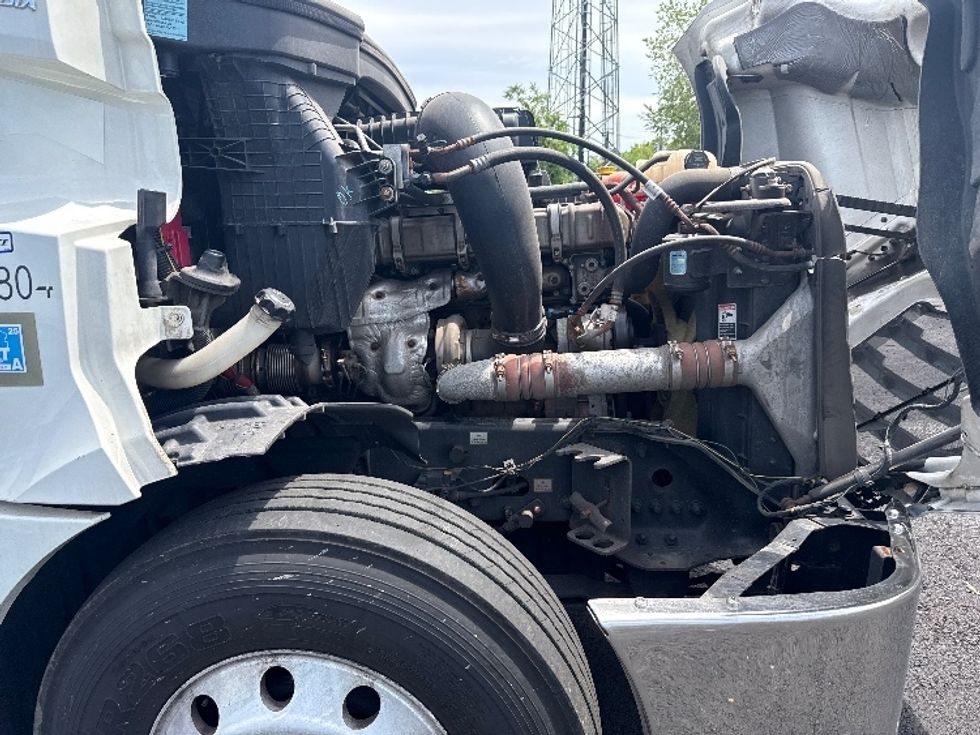 Sleeper Tractor-Heavy Duty Tractors-Freightliner-2020-T12664ST-South Plainfield-NJ-282,171\n\t\tmiles-$ 74,750 - Image 19