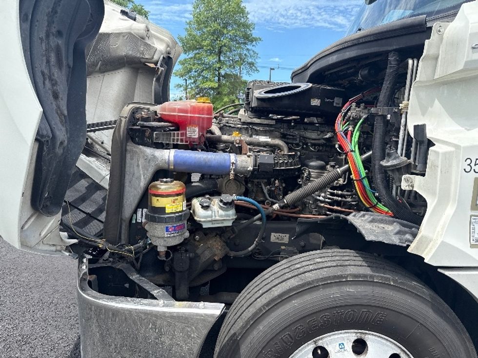 Sleeper Tractor-Heavy Duty Tractors-Freightliner-2020-T12664ST-South Plainfield-NJ-282,171\n\t\tmiles-$ 74,750 - Image 20