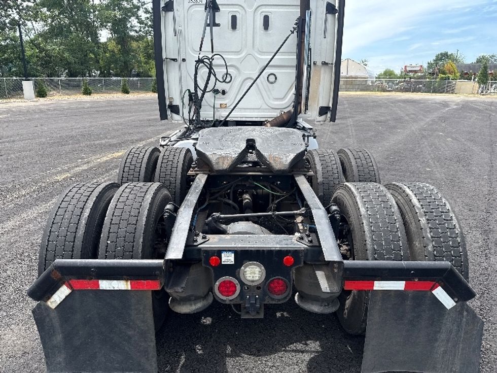 Sleeper Tractor-Heavy Duty Tractors-Freightliner-2020-T12664ST-South Plainfield-NJ-282,171\n\t\tmiles-$ 74,750 - Image 6