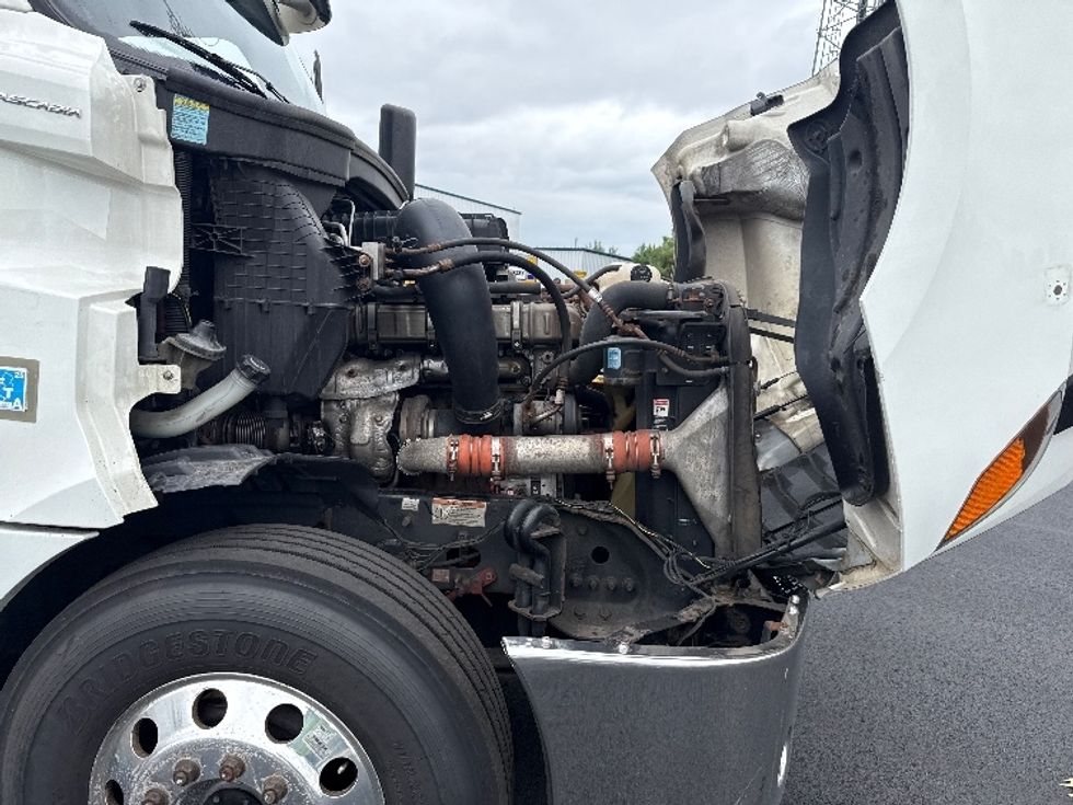 Sleeper Tractor-Heavy Duty Tractors-Freightliner-2020-T12664ST-South Plainfield-NJ-290,198\n\t\tmiles-$ 74,250 - Image 19