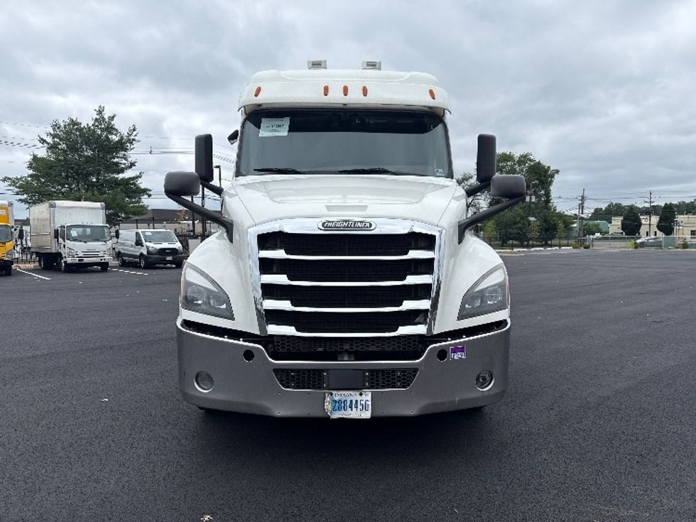 Sleeper Tractor-Heavy Duty Tractors-Freightliner-2020-T12664ST-South Plainfield-NJ-290,198\n\t\tmiles-$ 74,250 - Image 2