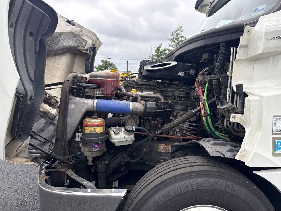 Sleeper Tractor-Heavy Duty Tractors-Freightliner-2020-T12664ST-South Plainfield-NJ-290,198\n\t\tmiles-$ 74,250 - Image 20