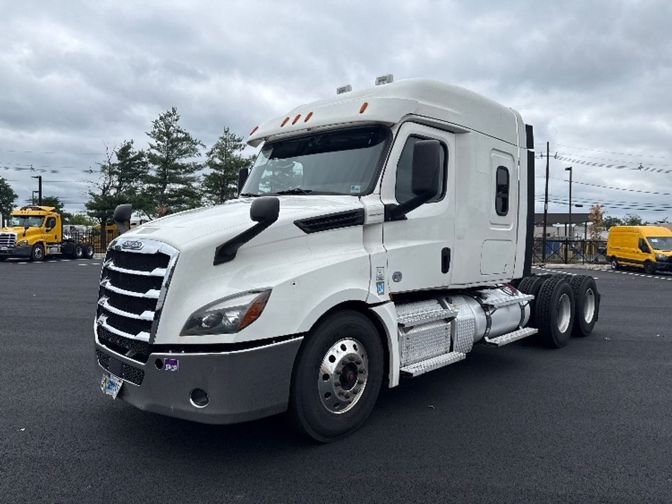 Sleeper Tractor-Heavy Duty Tractors-Freightliner-2020-T12664ST-South Plainfield-NJ-290,198\n\t\tmiles-$ 74,250 - Image 3